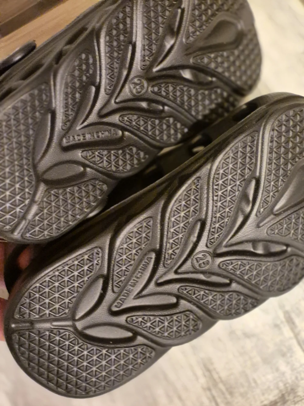 Kids Black Clog Sandals - Comfortable Everyday Shoes NWOTs Size 8.5